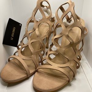 Forever 21 suede tan heel brand new tag still on